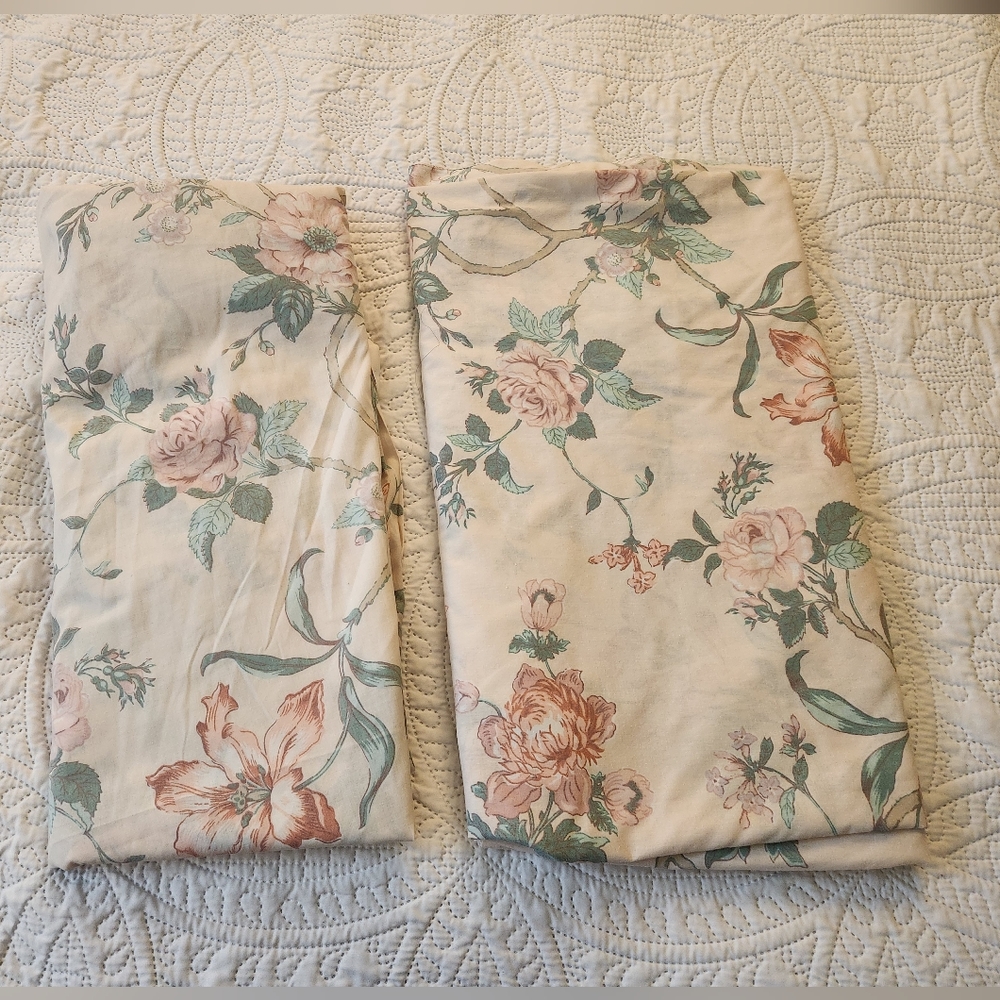 Vintage 2 Piece Dan River Floral Fitted & Flat Sheet Set